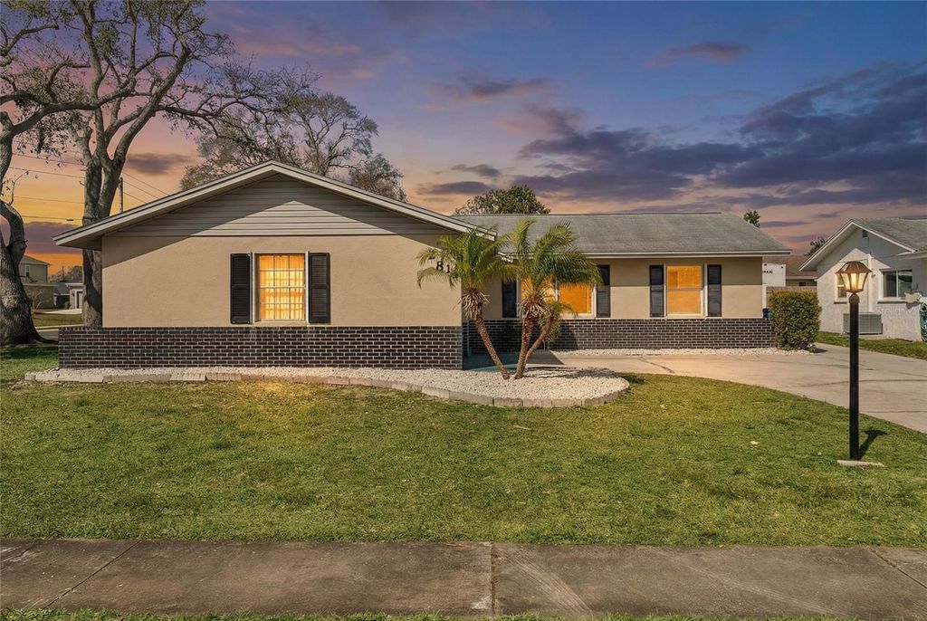 Photo of 2814 20th Avenue Drive W, Bradenton, FL 34205 (MLS # A4684169)