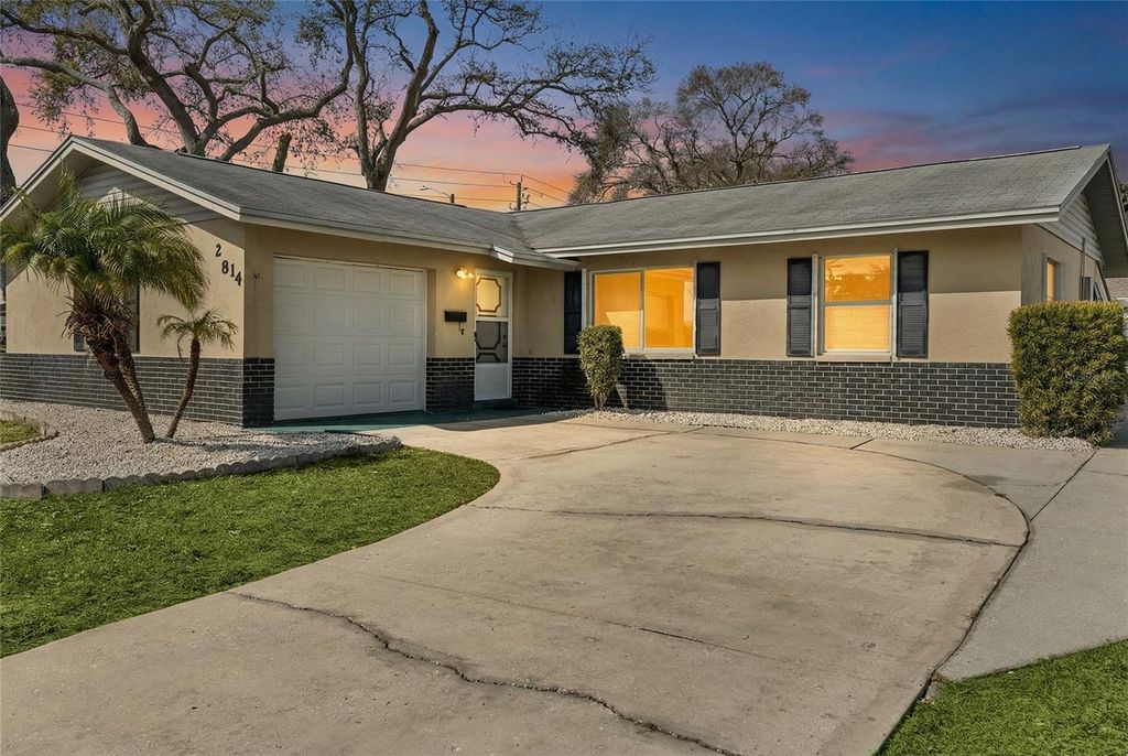 Photo of 2814 20th Avenue Drive W, Bradenton, FL 34205 (MLS # A4684169)