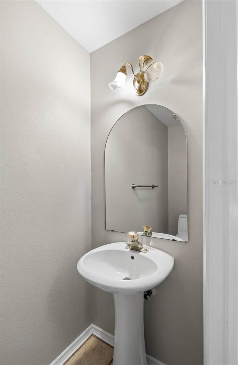 COUNTRYSIDE KEY - Residential