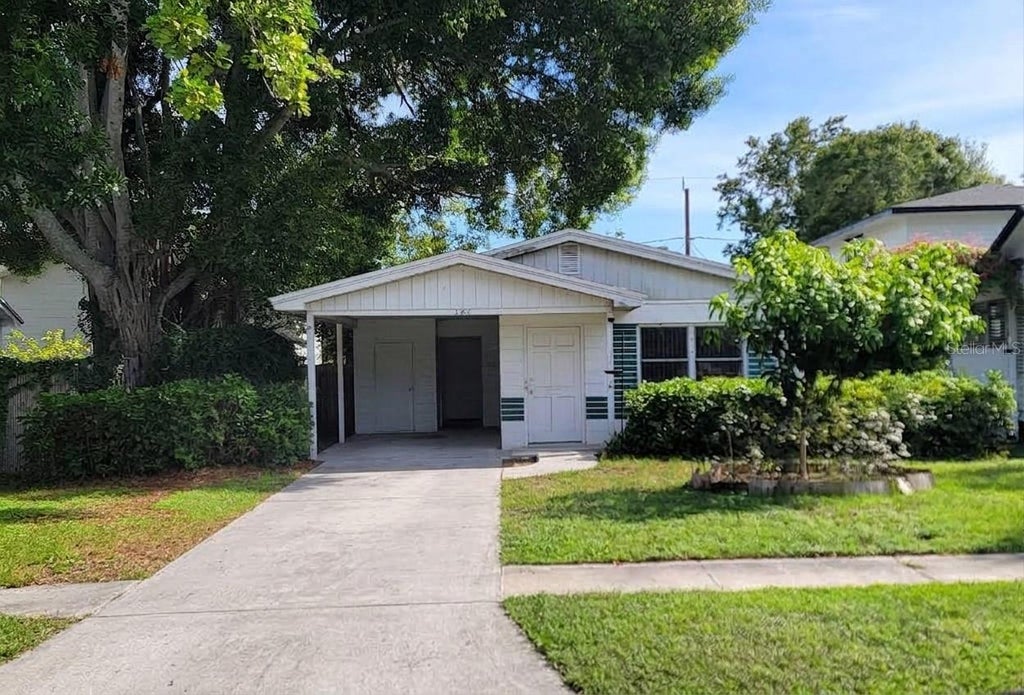 Photo of 546 35th Avenue N, St Petersburg, FL 33704 (MLS # TB8548182)
