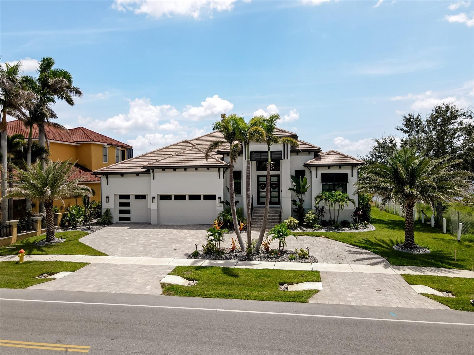 4488 HARBOR BOULEVARD