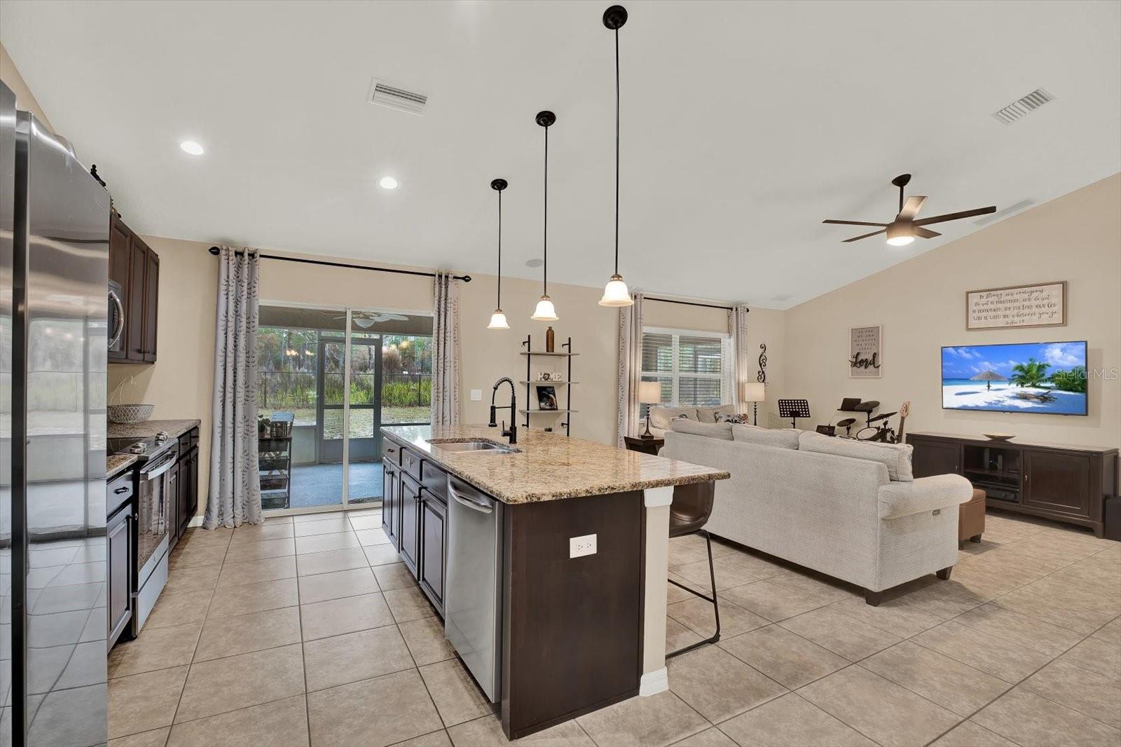 ROYAL HIGHLANDS - Residential