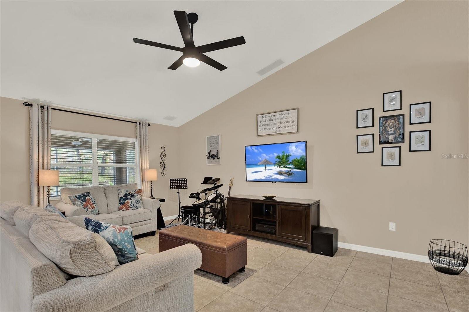 ROYAL HIGHLANDS - Residential