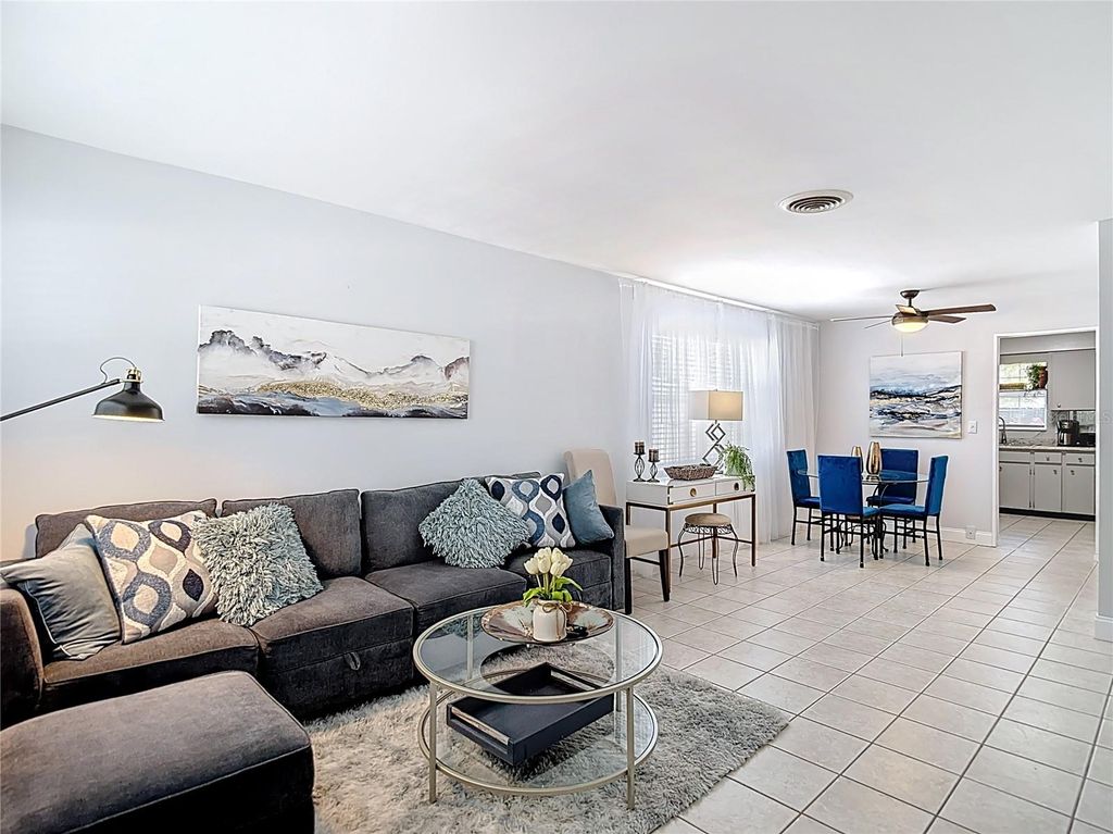 Photo of 139 SE Jefferson Circle N, St Petersburg, FL 33703 (MLS # O6405676)