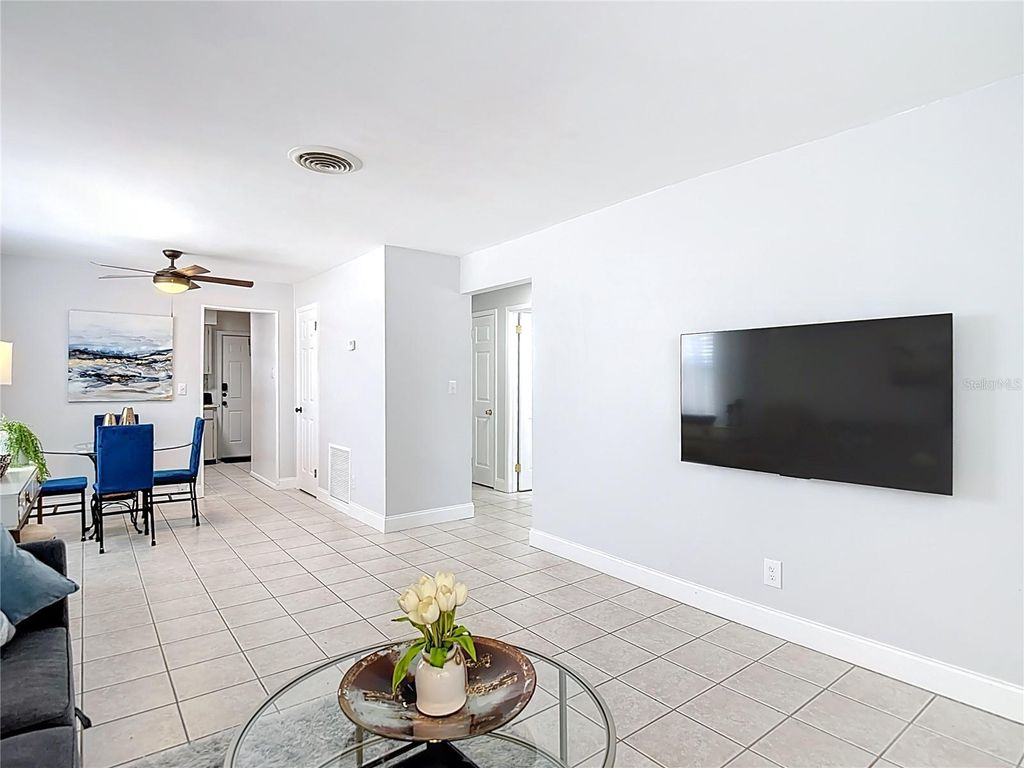 Photo of 139 SE Jefferson Circle N, St Petersburg, FL 33703 (MLS # O6405676)