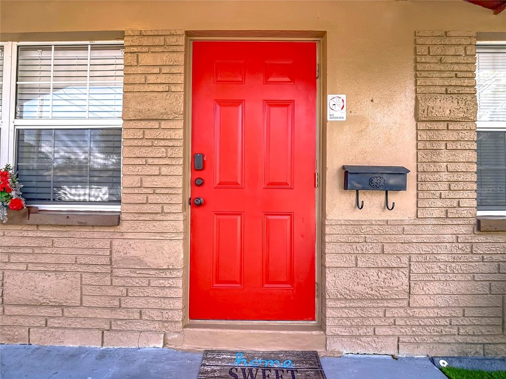 Photo of 139 SE Jefferson Circle N, St Petersburg, FL 33703 (MLS # O6405676)