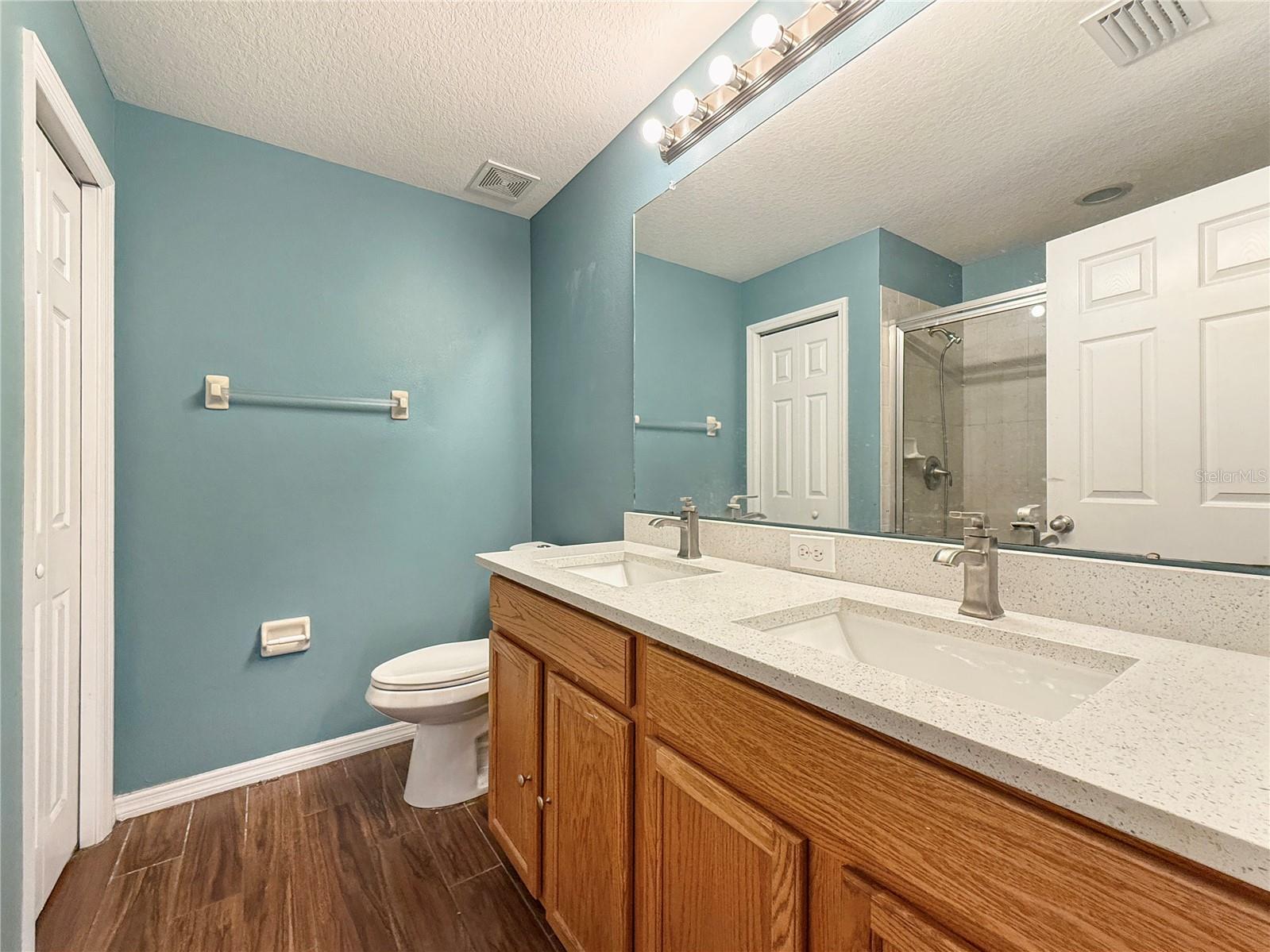 OAK CREEK - Residential
