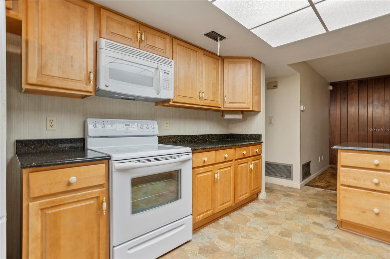 VILLAGE GREEN - Residential