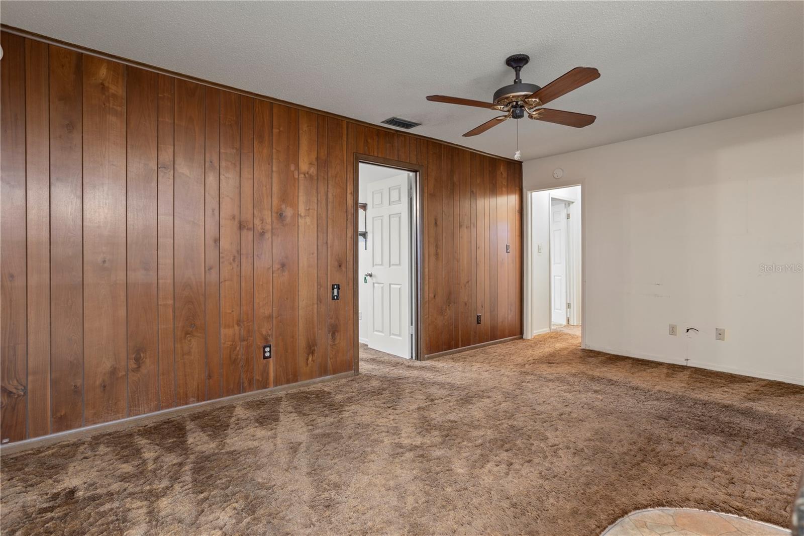 VILLAGE GREEN - Residential