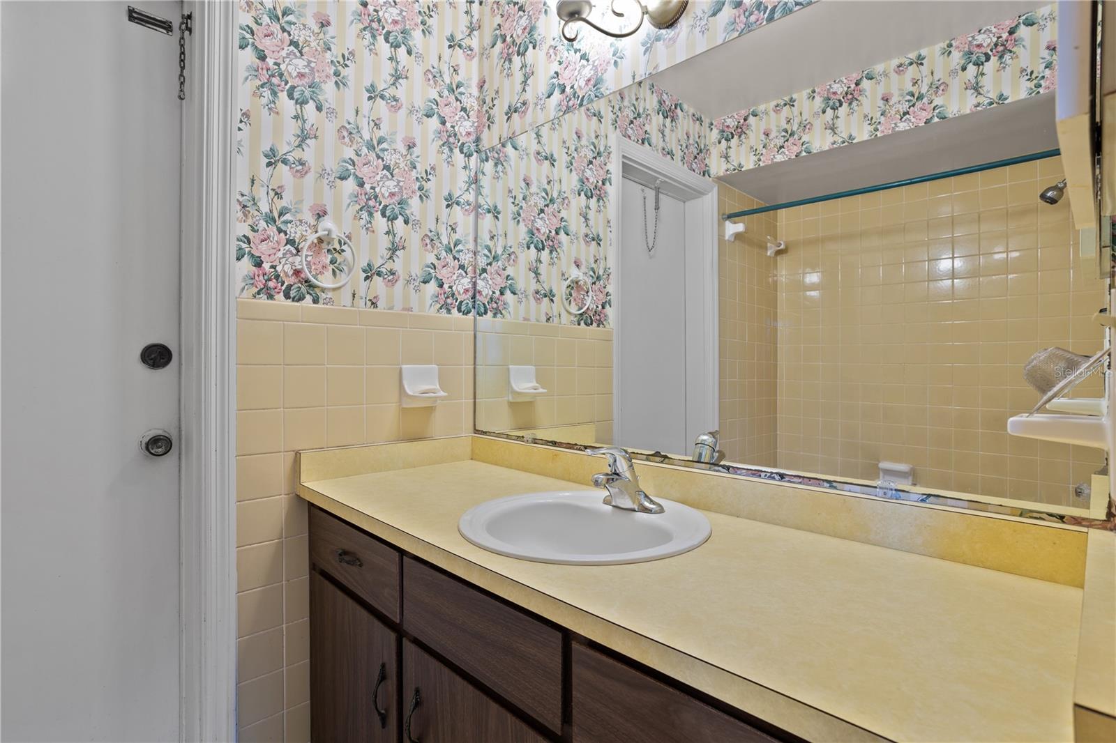 VILLAGE GREEN - Residential