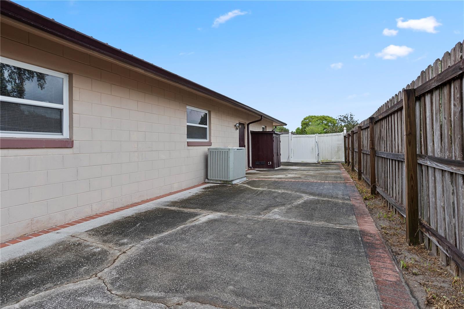 VILLAGE GREEN - Residential