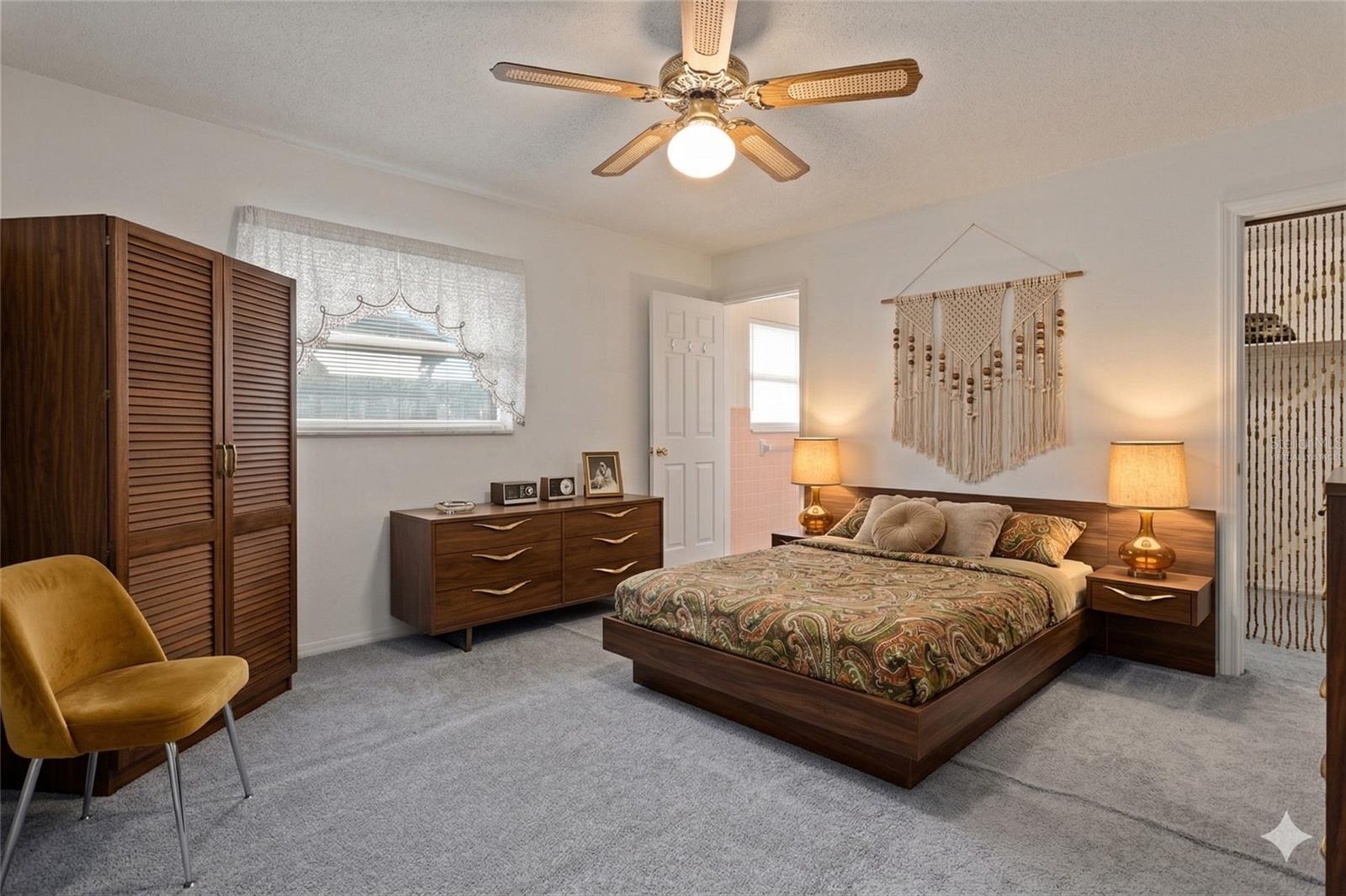 VILLAGE GREEN - Residential