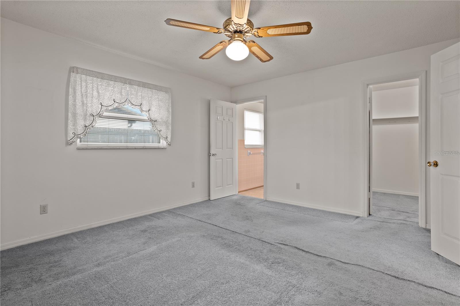 VILLAGE GREEN - Residential