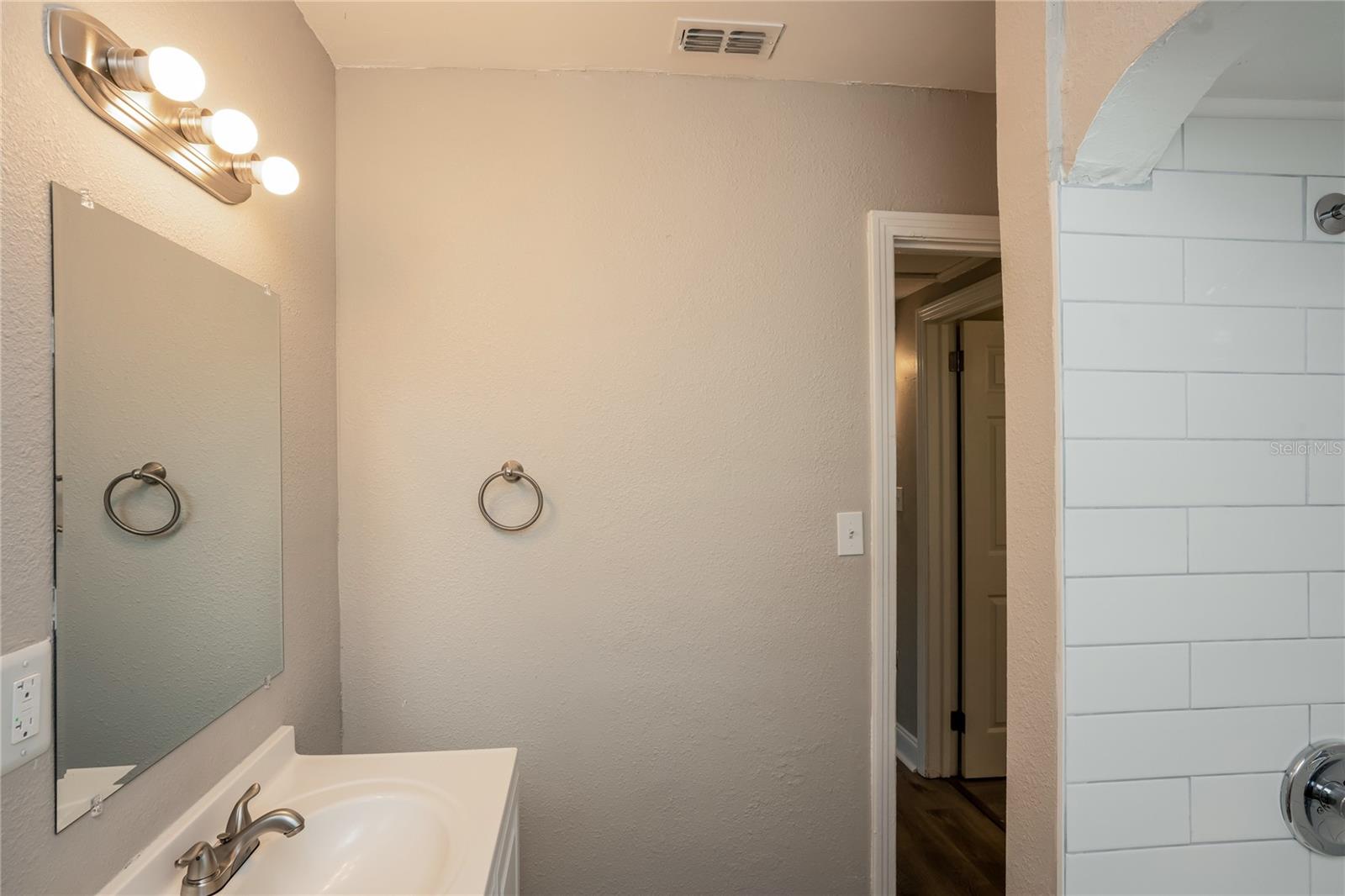 GREEN ACRES - Residential Lease