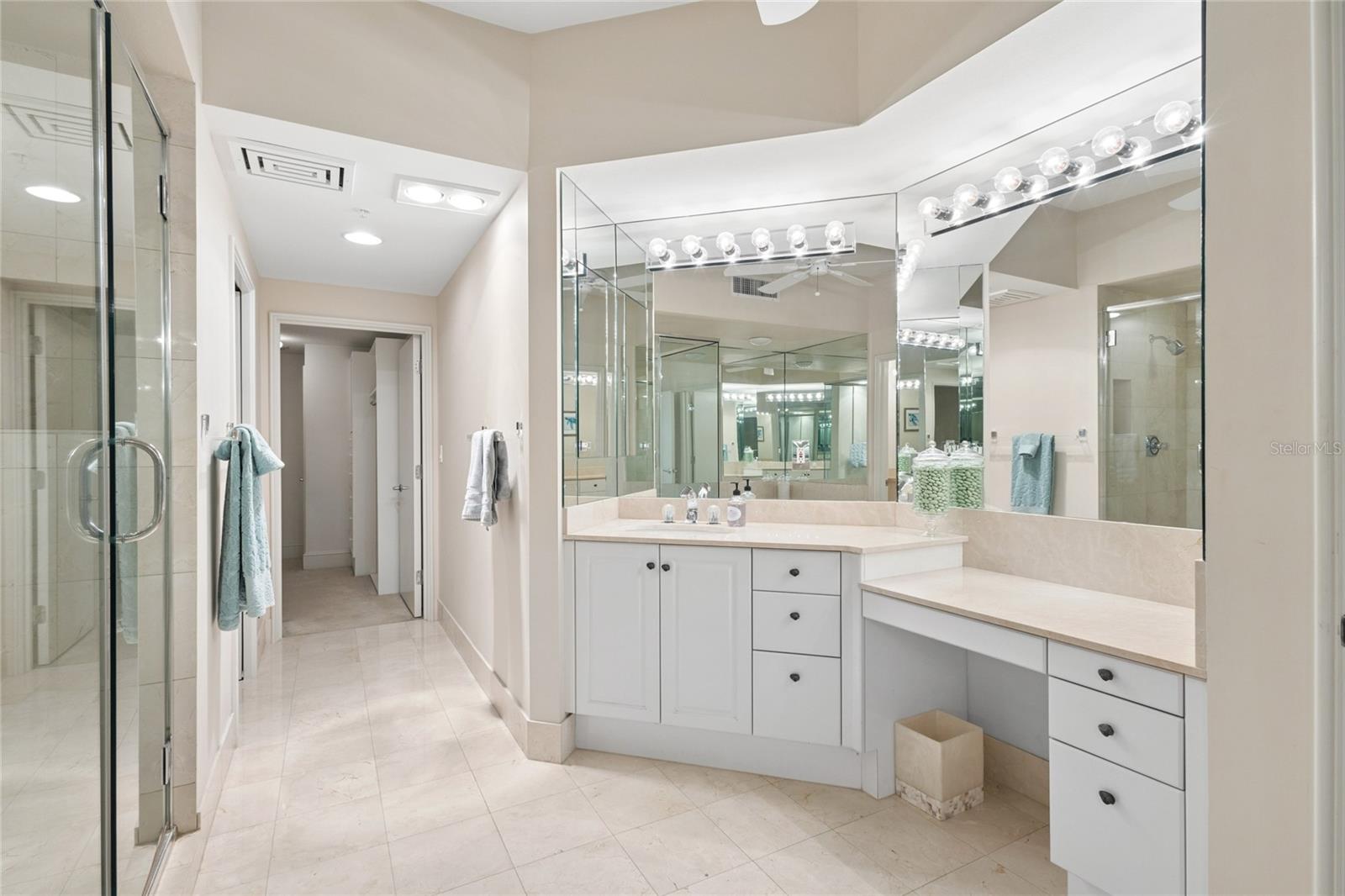 GRAND BAY 4 - Residential