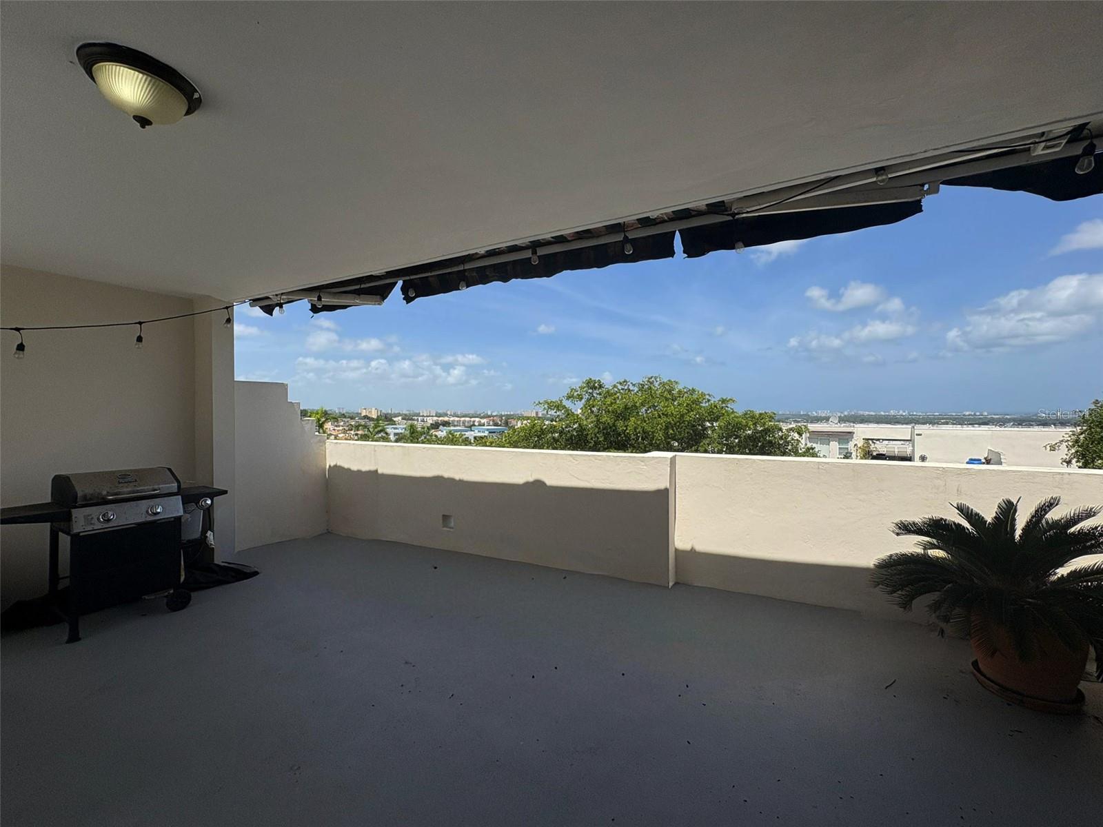 ALTURAS DEL PARQUE - Residential Lease