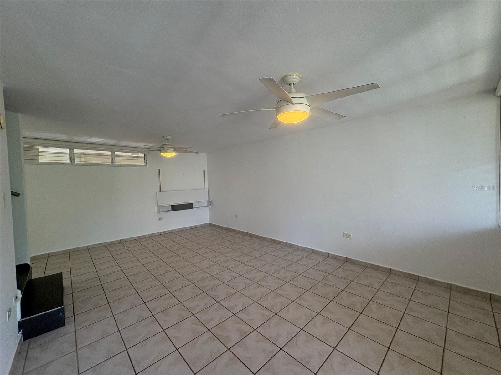 ALTURAS DEL PARQUE - Residential Lease