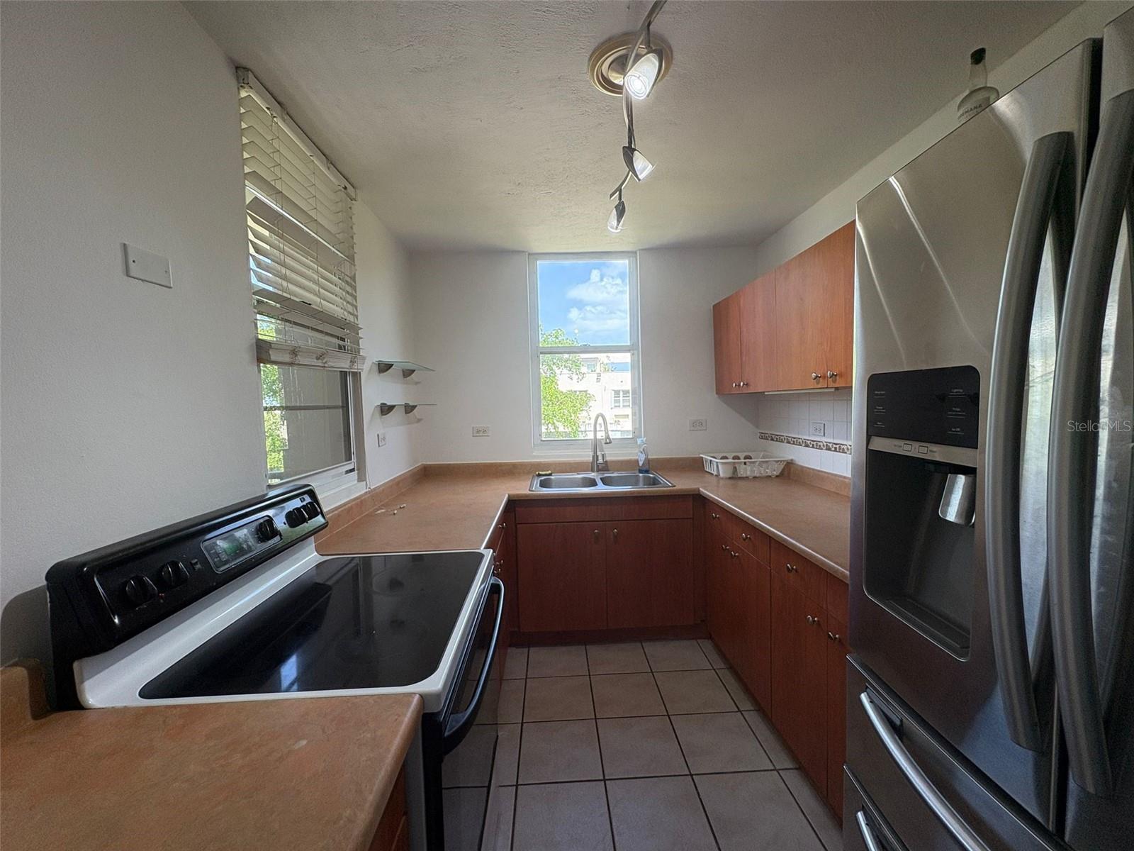 ALTURAS DEL PARQUE - Residential Lease