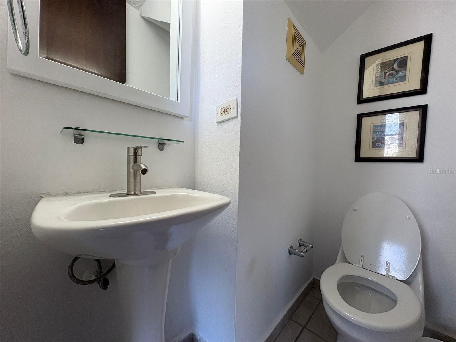 ALTURAS DEL PARQUE - Residential Lease