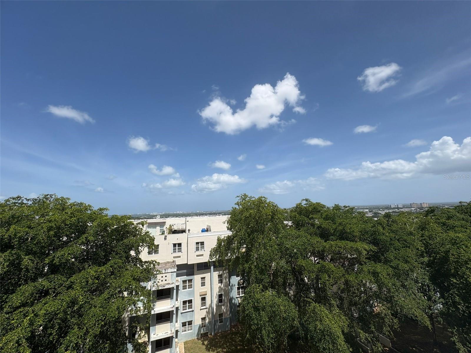 ALTURAS DEL PARQUE - Residential Lease