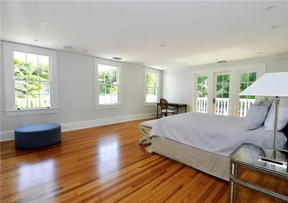 HARBOR OAKS - Residential