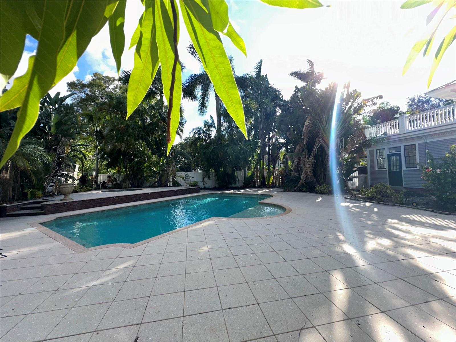 HARBOR OAKS - Residential