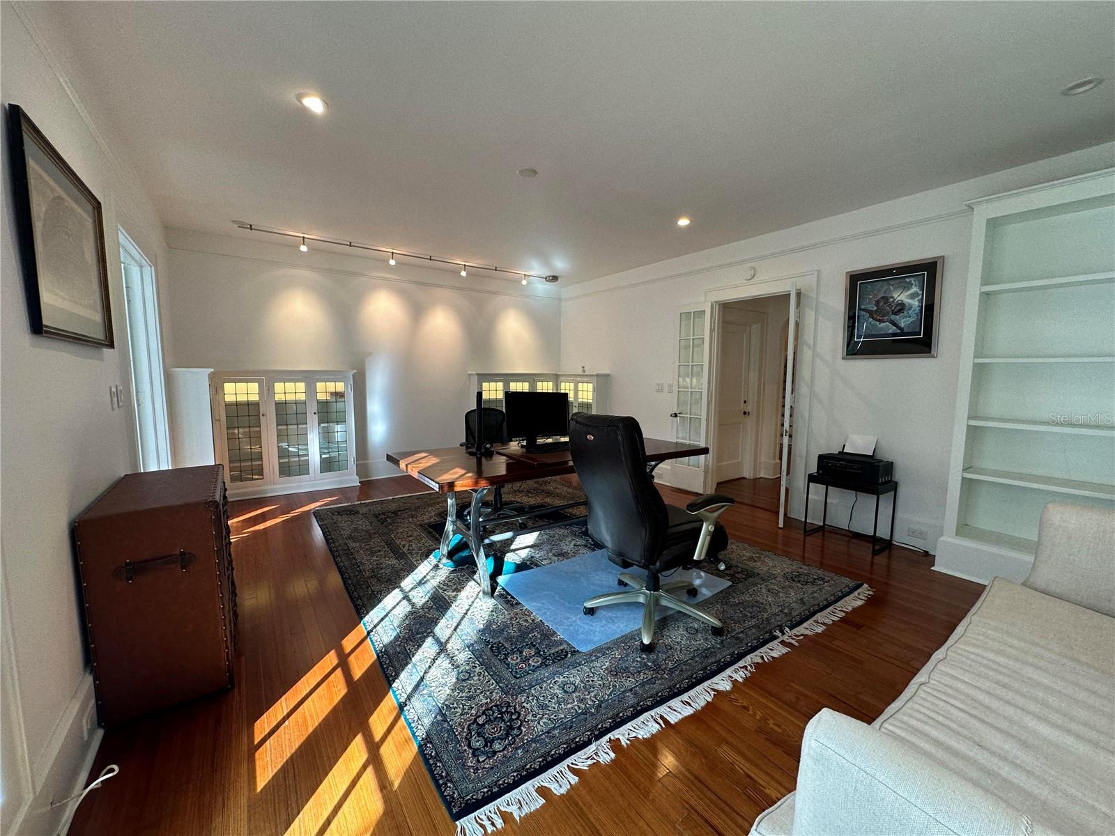 HARBOR OAKS - Residential