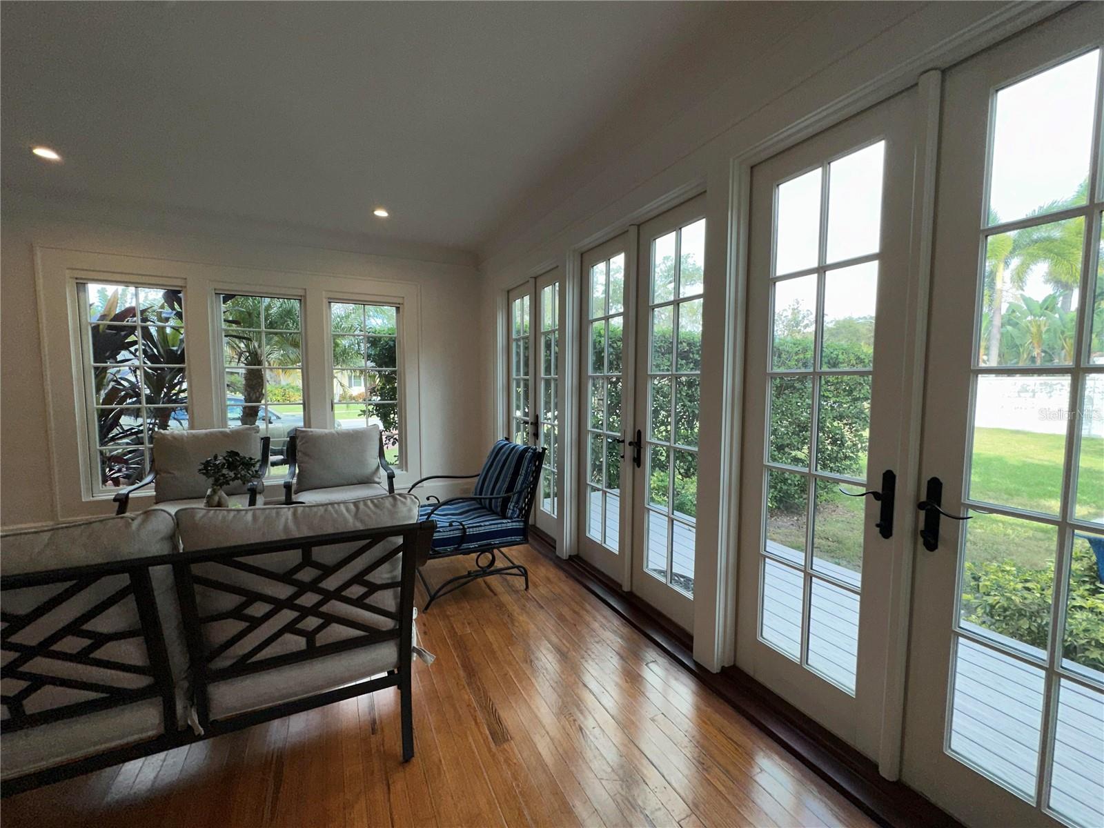 HARBOR OAKS - Residential