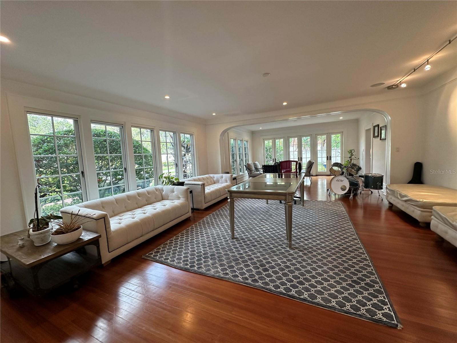 HARBOR OAKS - Residential