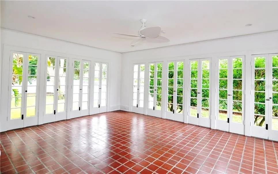 HARBOR OAKS - Residential