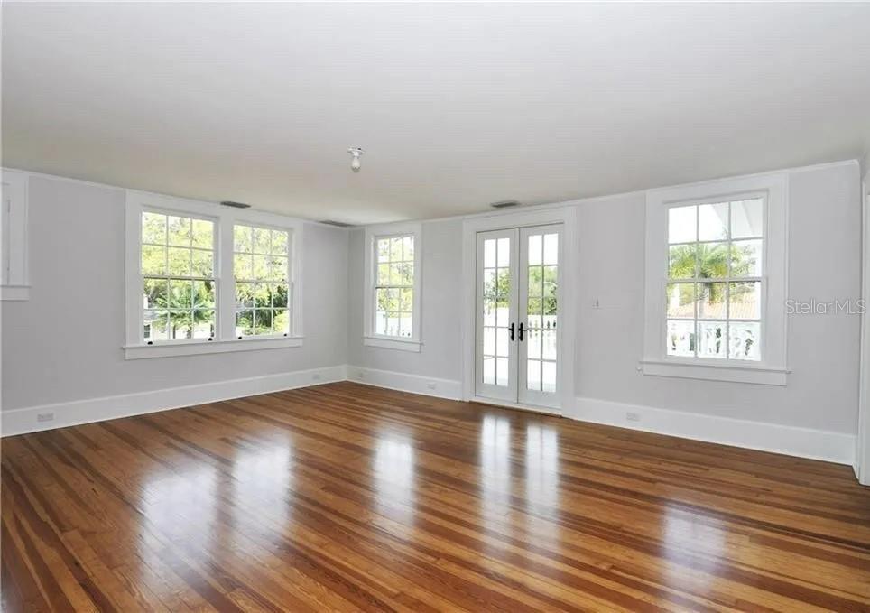 HARBOR OAKS - Residential