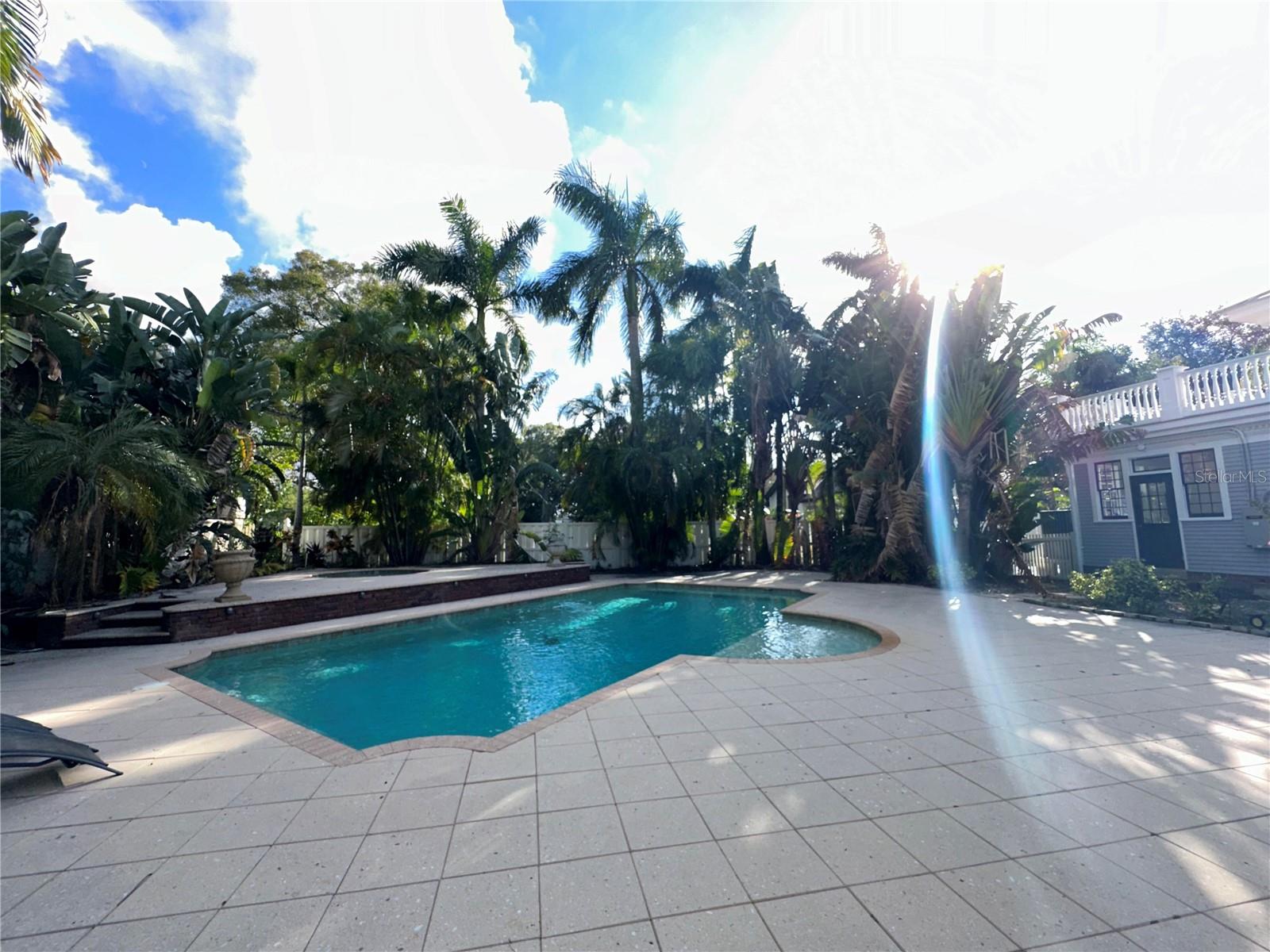 HARBOR OAKS - Residential