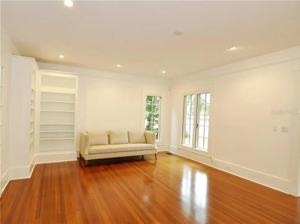 HARBOR OAKS - Residential