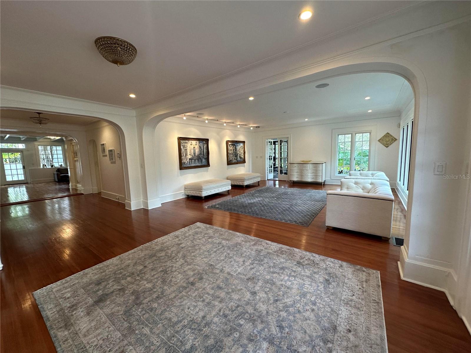 HARBOR OAKS - Residential