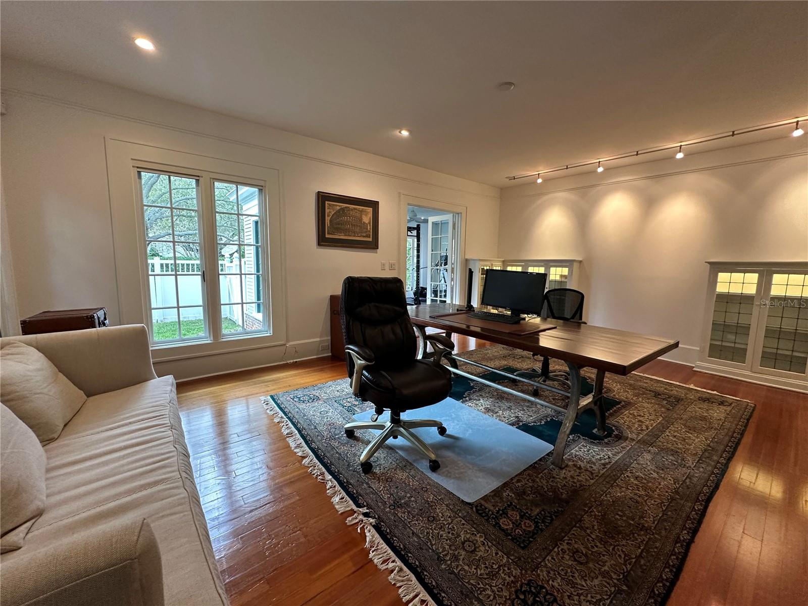 HARBOR OAKS - Residential