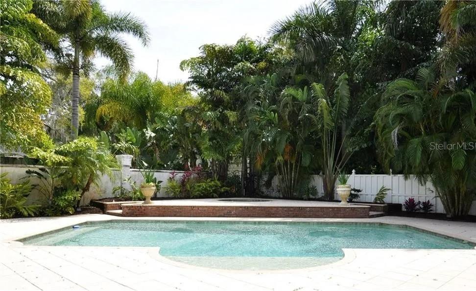 HARBOR OAKS - Residential