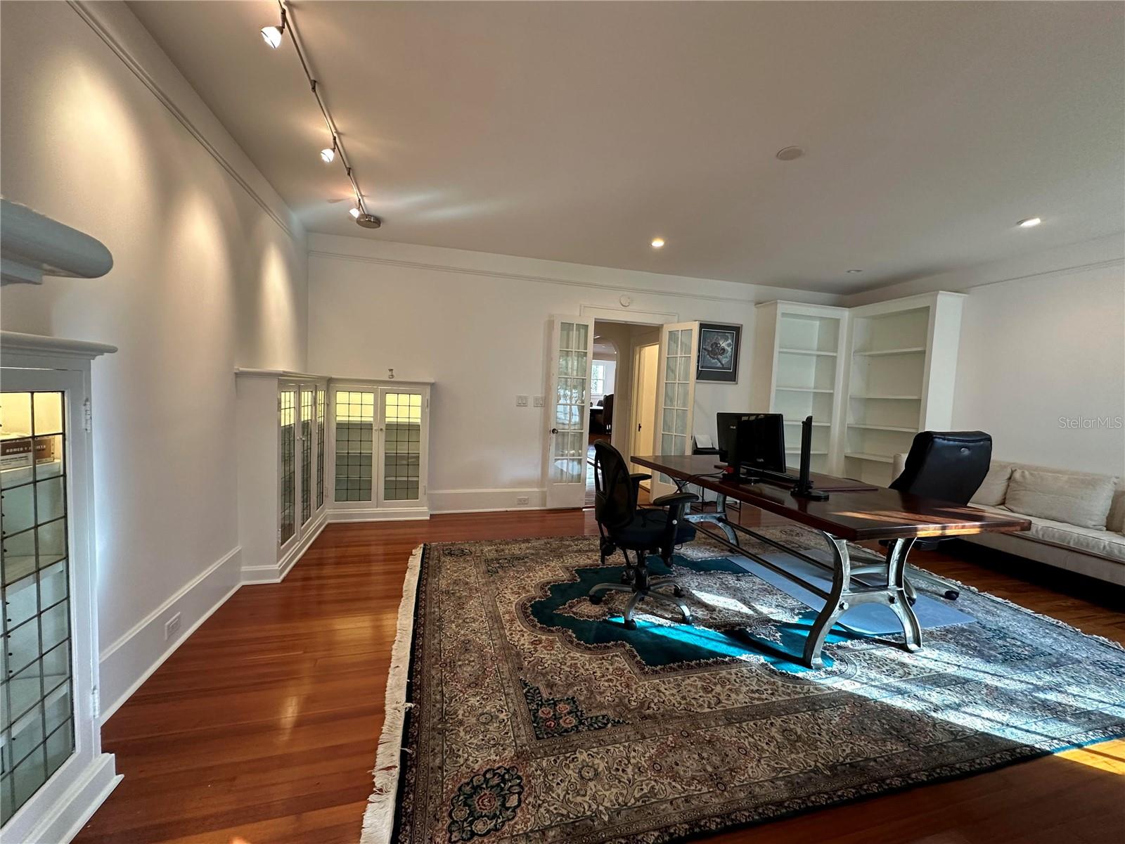 HARBOR OAKS - Residential