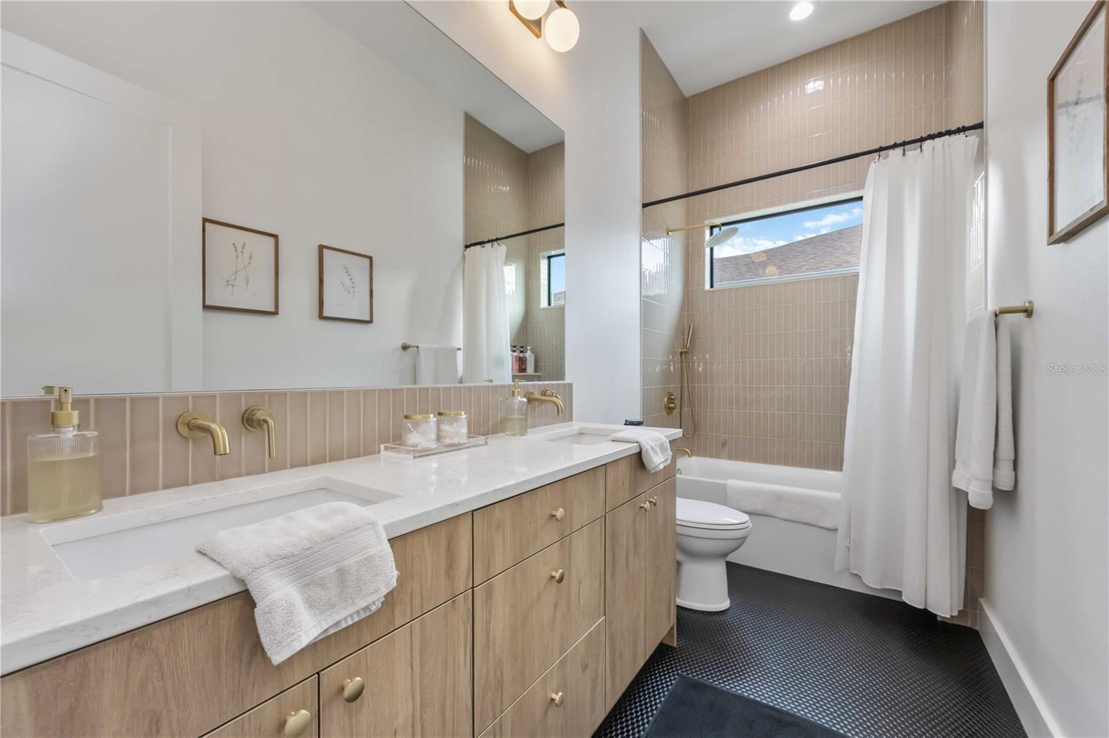 ROTONDA SANDS - Residential