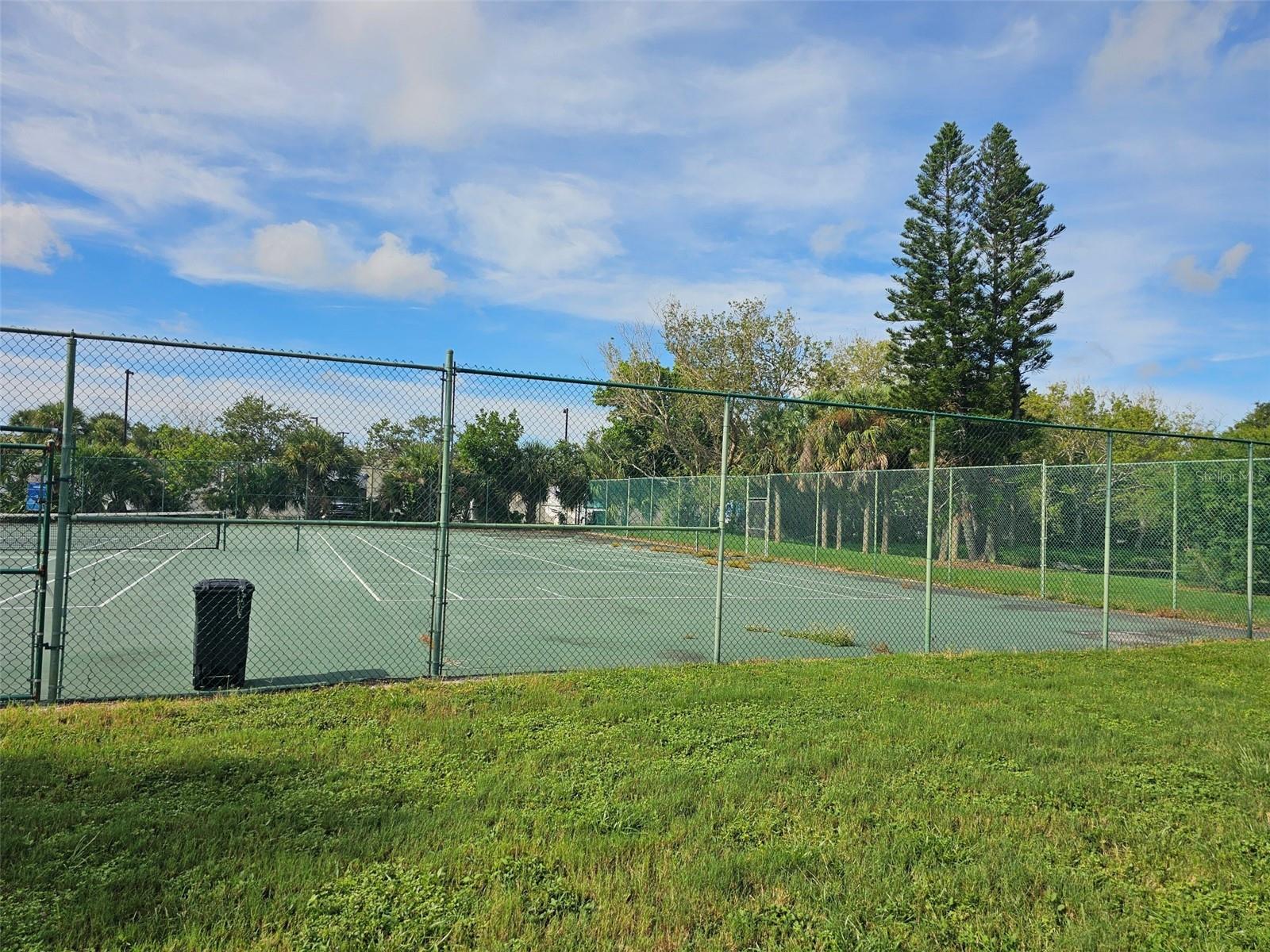 FIVE LAKES 1 & 1C - Residential Lease