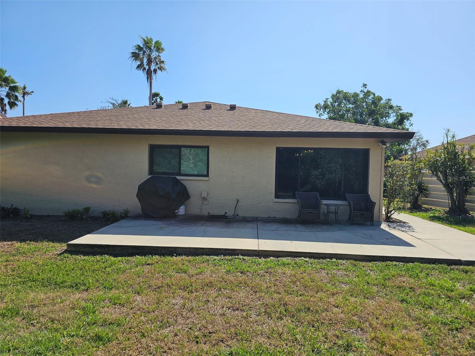 FIVE LAKES 1 & 1C - Residential Lease