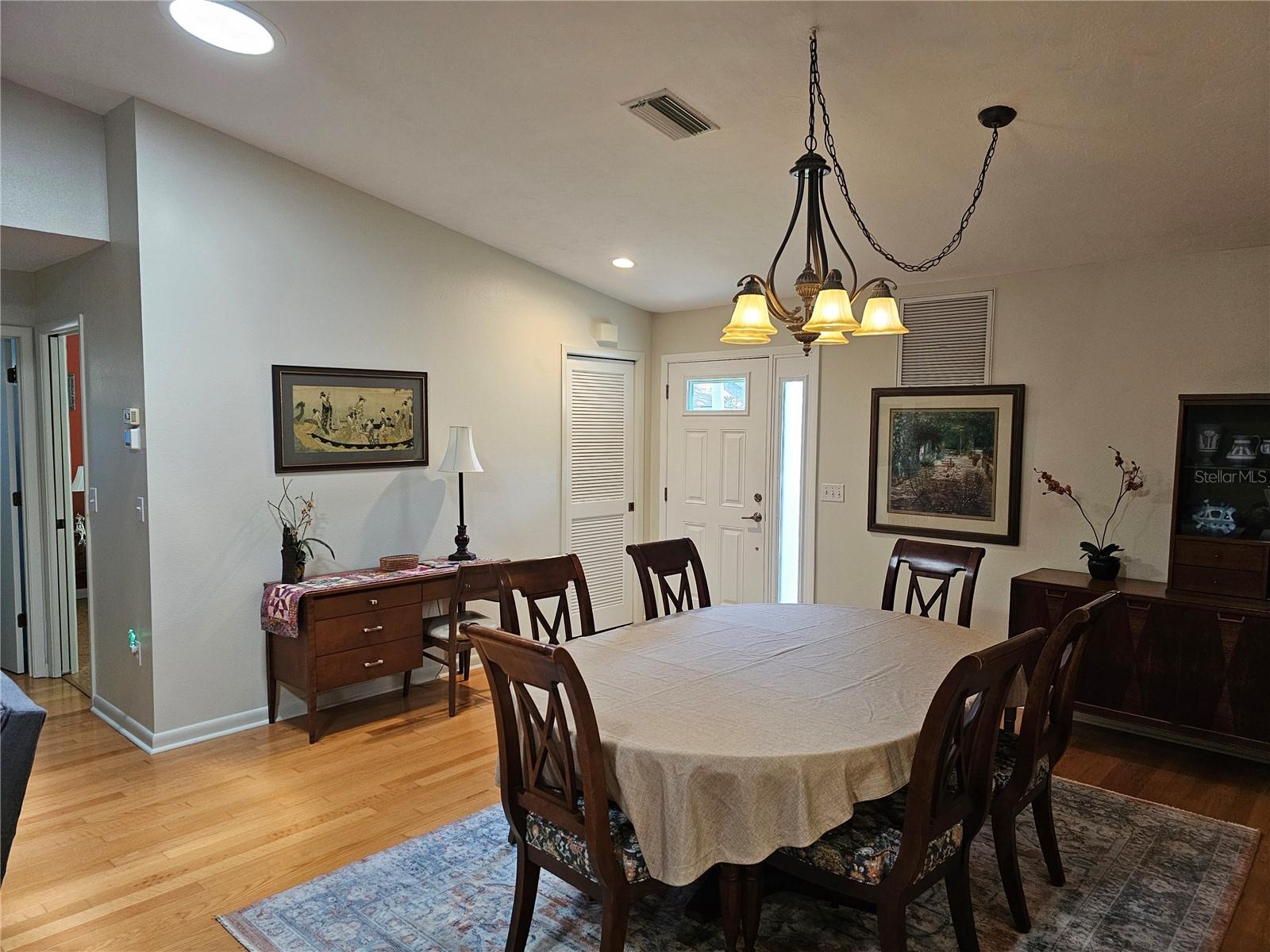 FIVE LAKES 1 & 1C - Residential Lease