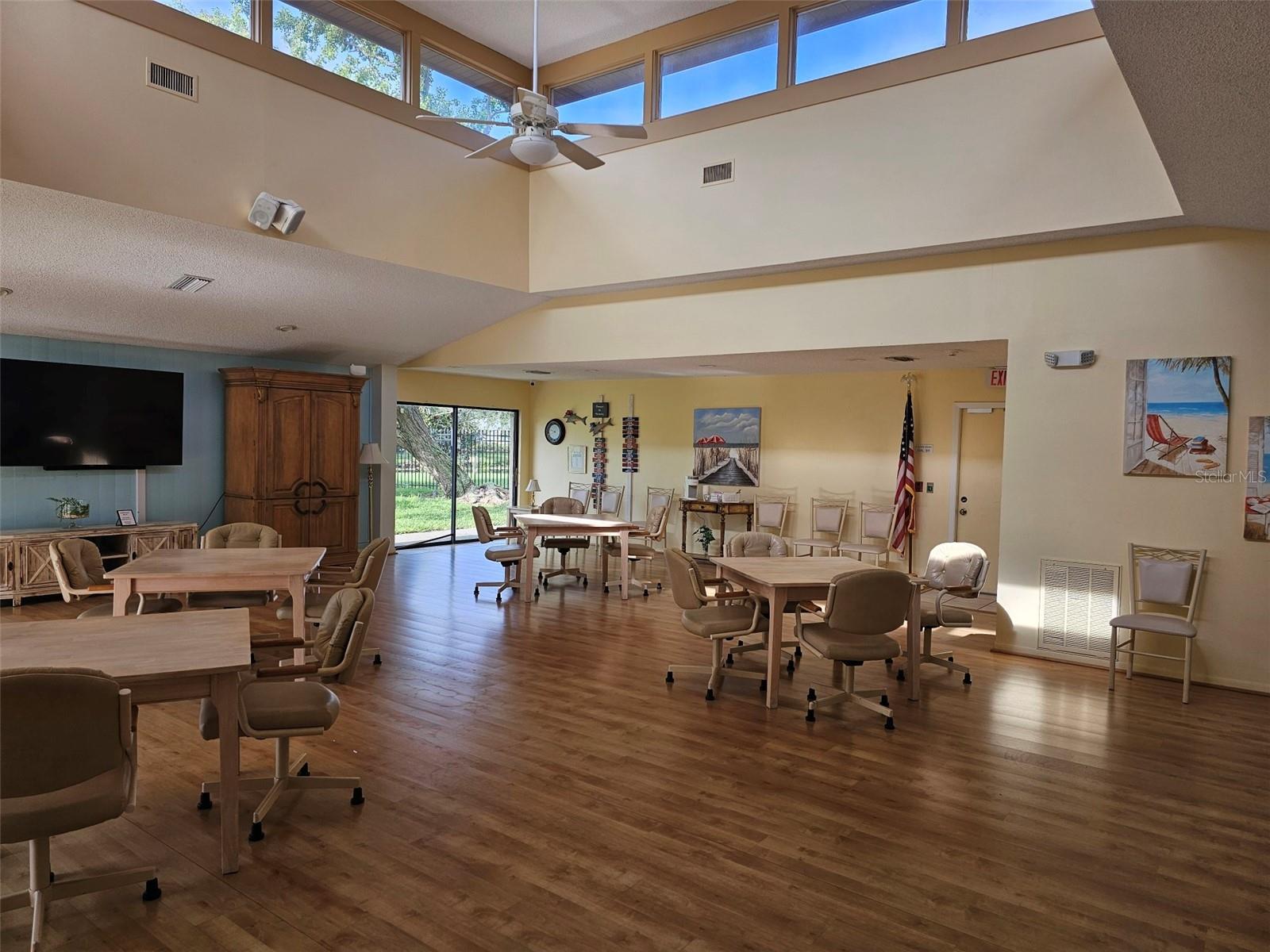 FIVE LAKES 1 & 1C - Residential Lease