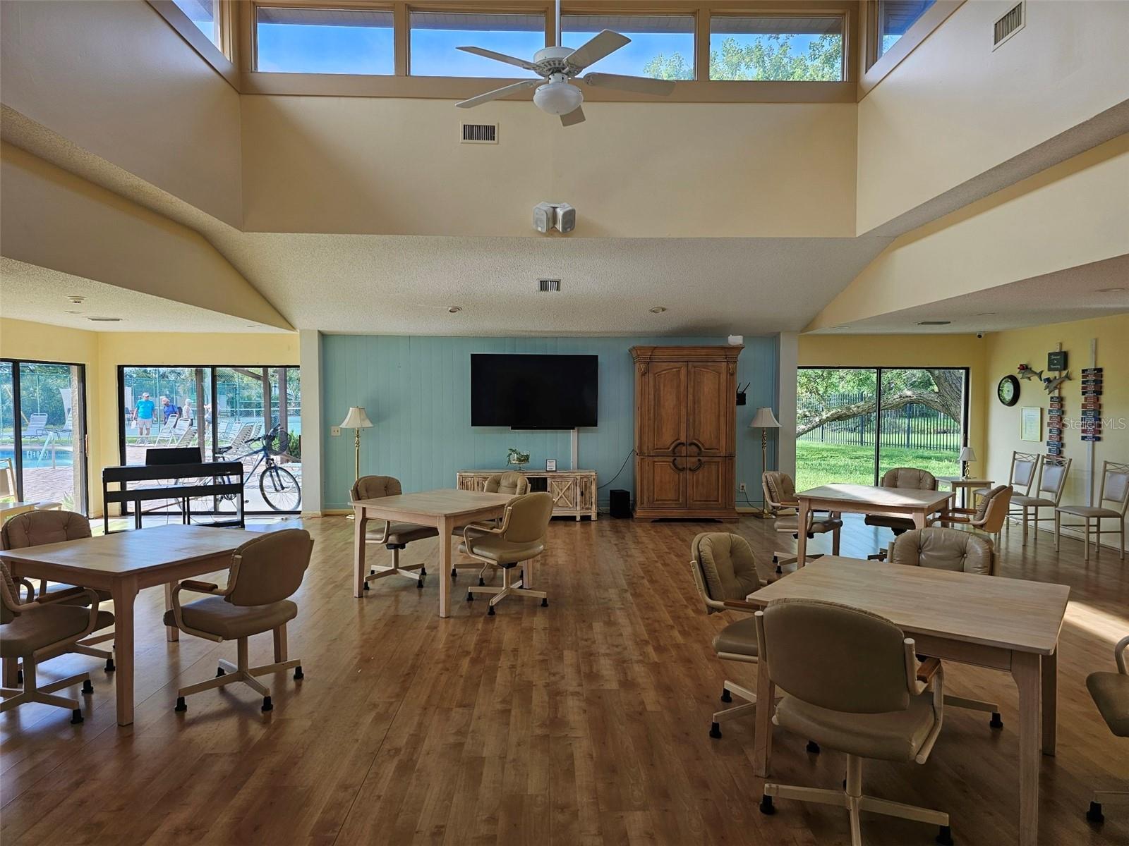 FIVE LAKES 1 & 1C - Residential Lease