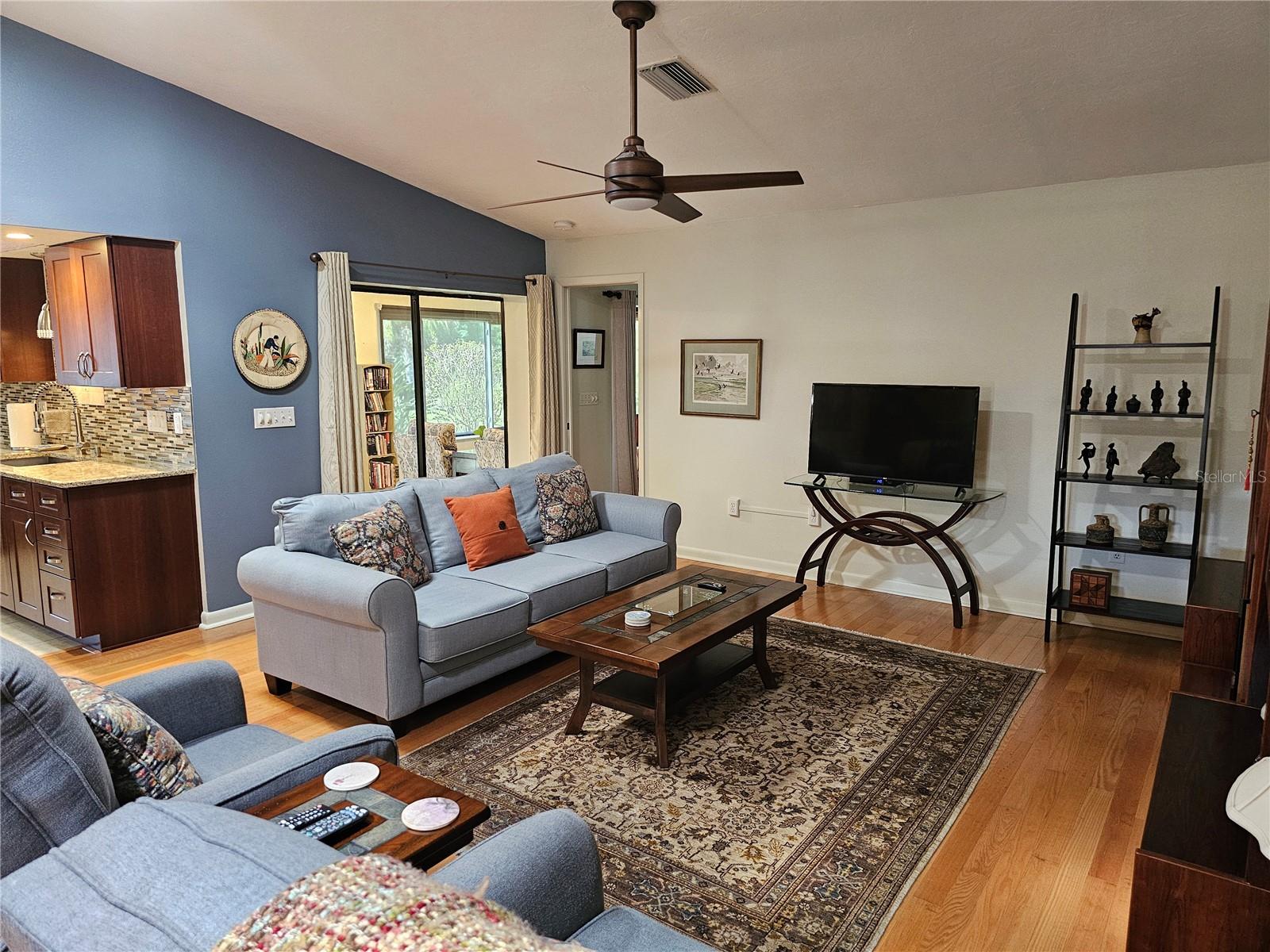 FIVE LAKES 1 & 1C - Residential Lease