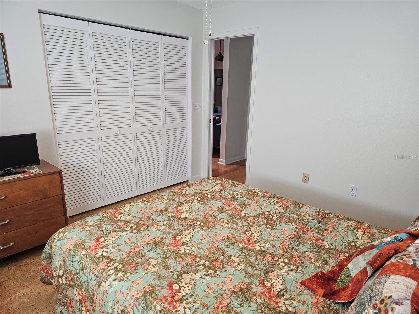 FIVE LAKES 1 & 1C - Residential Lease