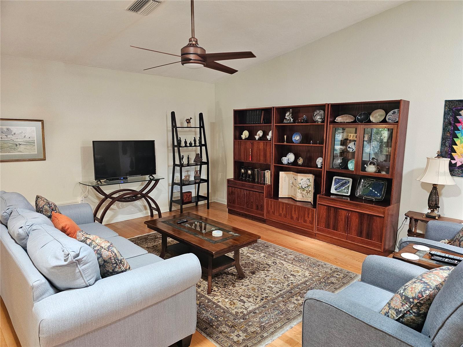 FIVE LAKES 1 & 1C - Residential Lease