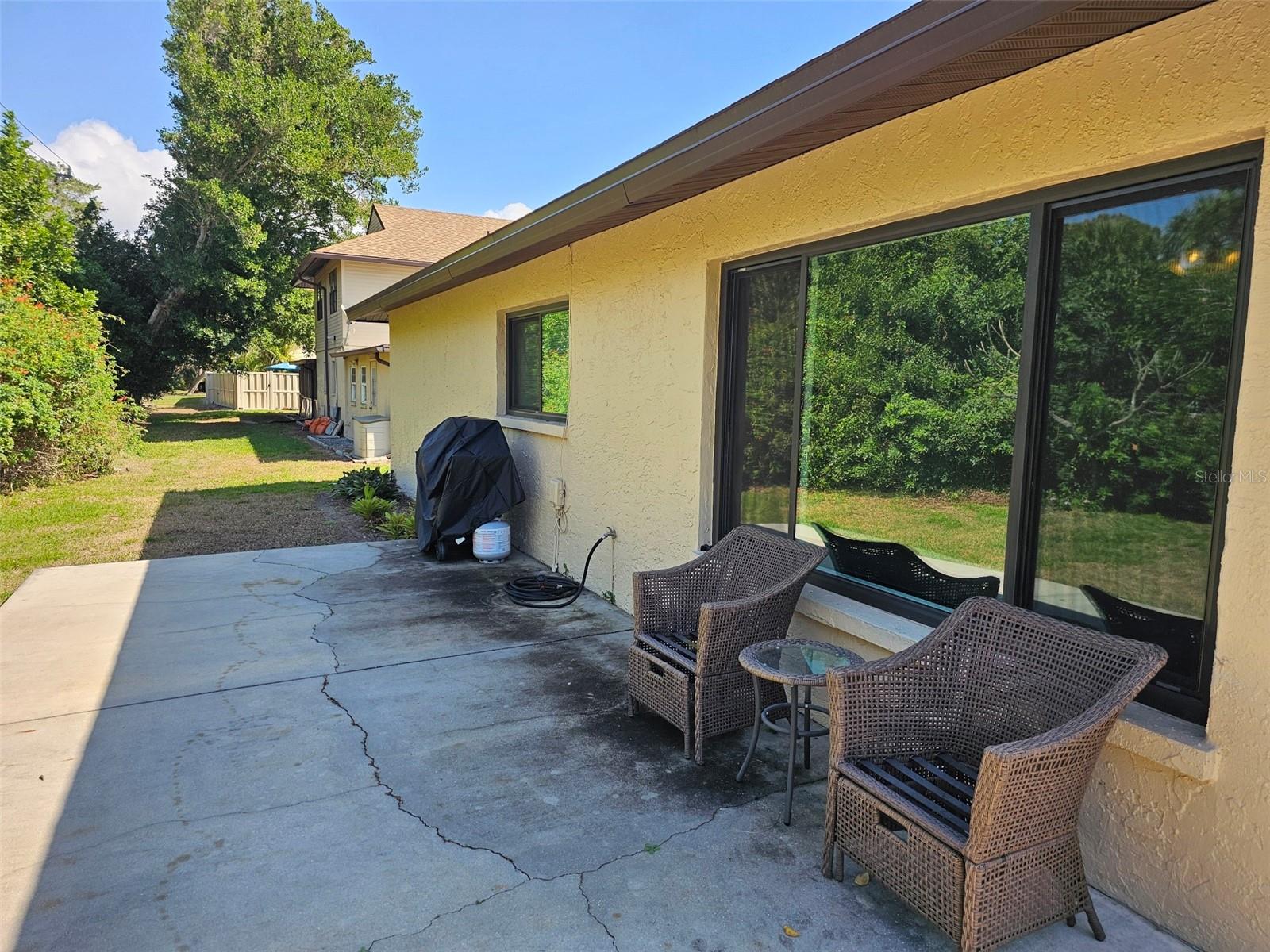 FIVE LAKES 1 & 1C - Residential Lease