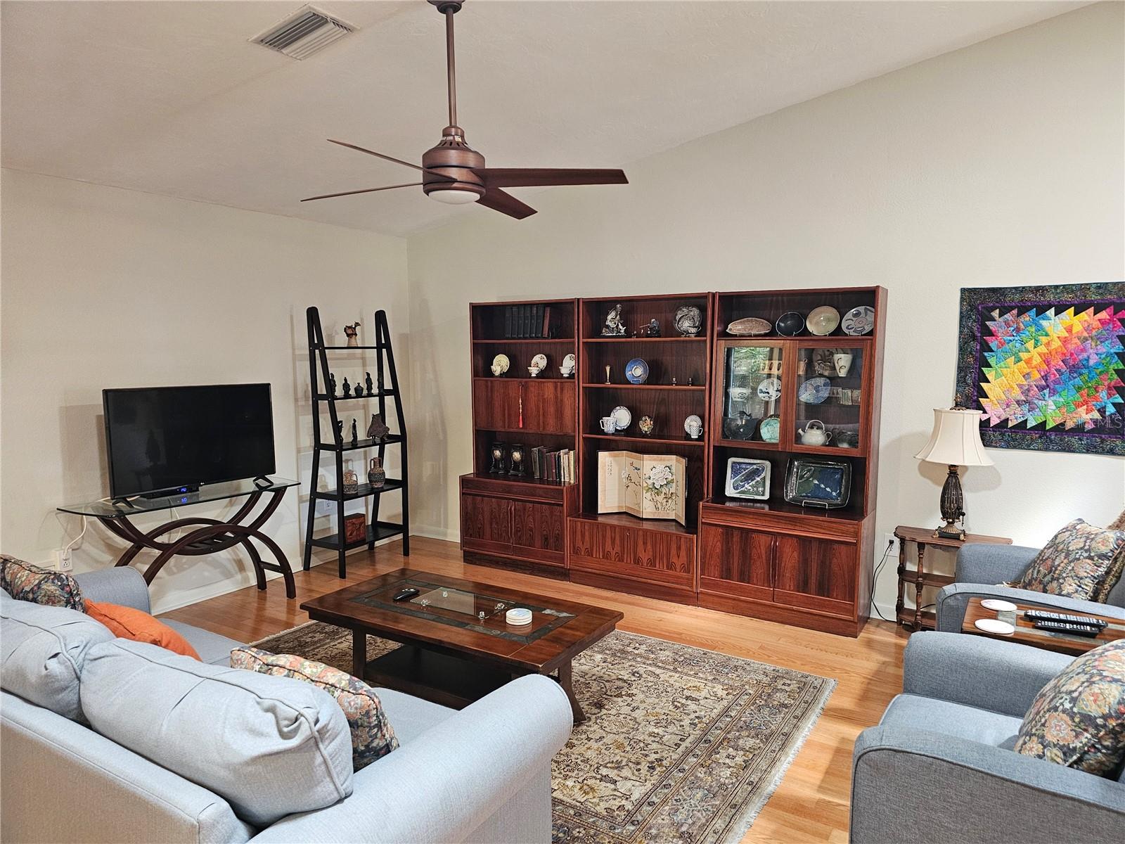 FIVE LAKES 1 & 1C - Residential Lease