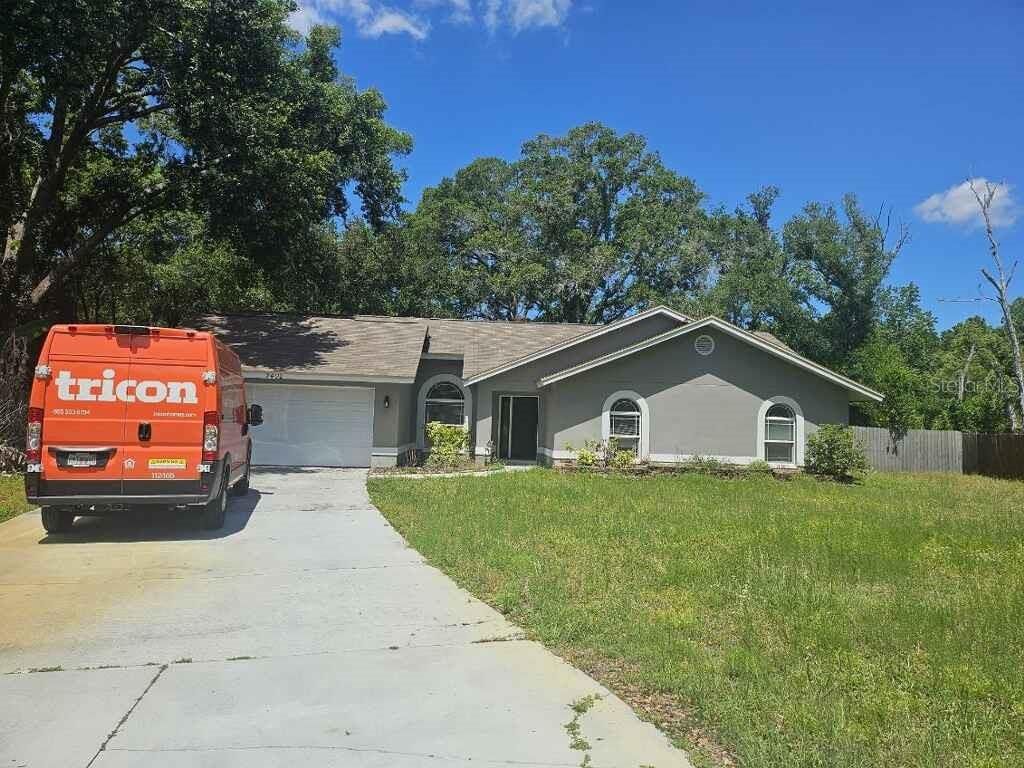 Photo of 2402 Prairie Place, Lutz, FL 33549 (MLS # TB8505142)