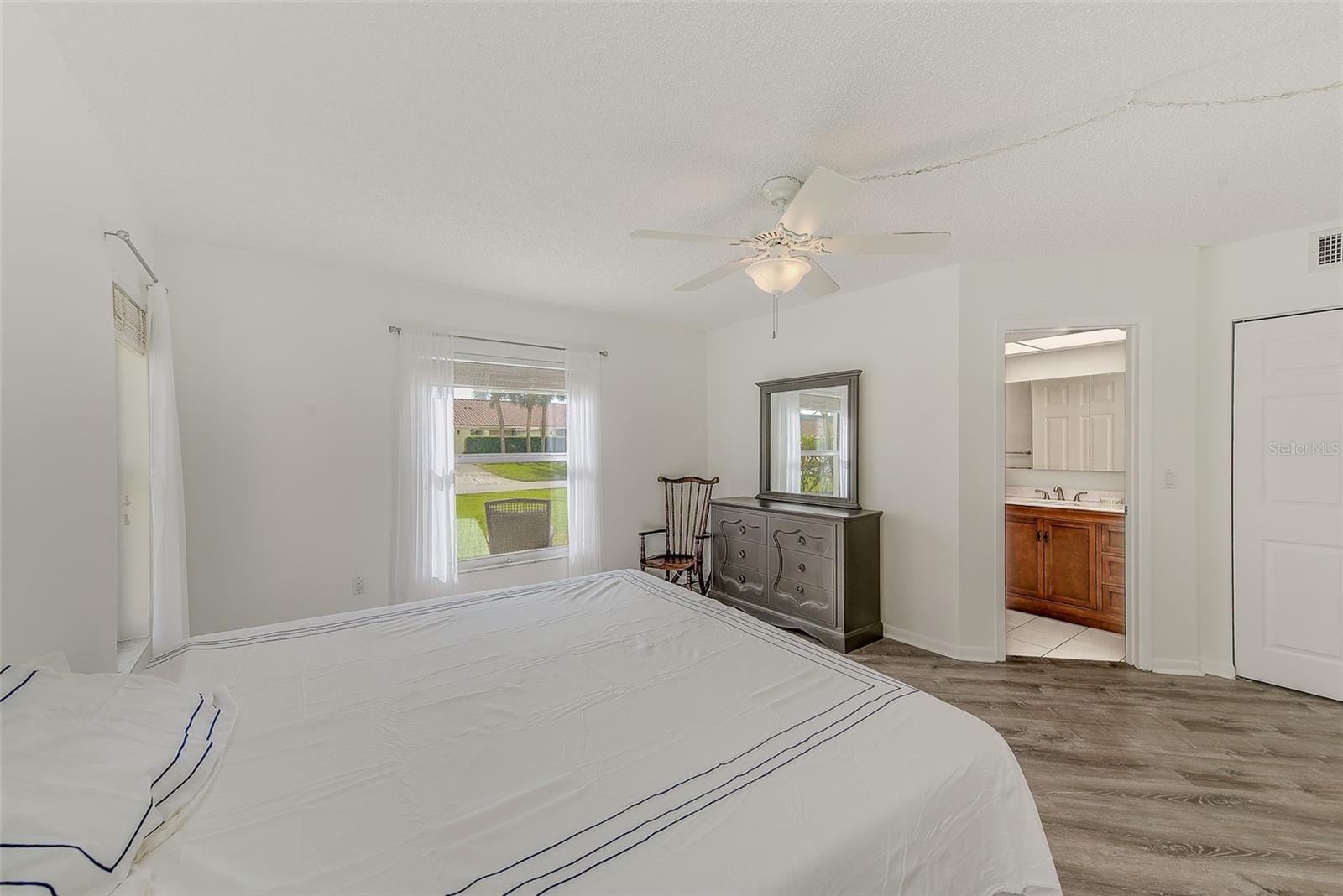 IMPERIAL POINT CONDO - Residential Lease